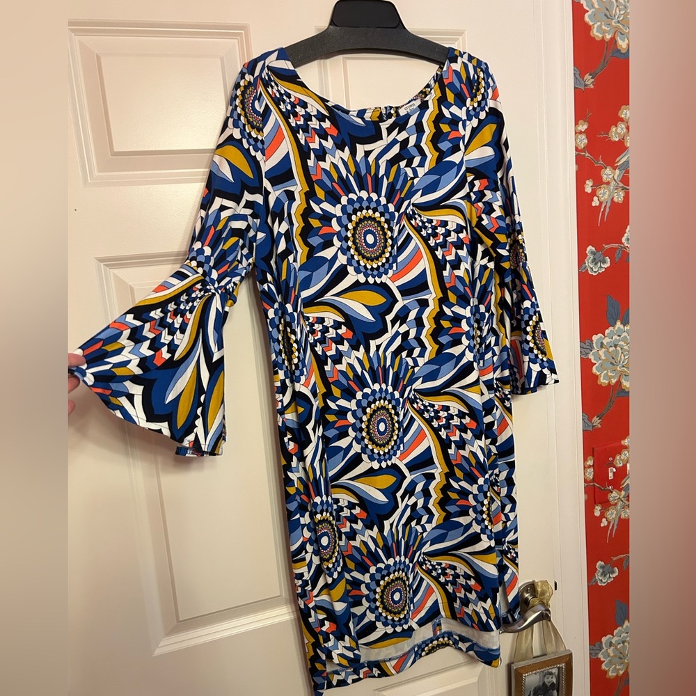 Beautiful Crown & Ivy dress.  Great for Fall.  Rarely worn.  Size L.